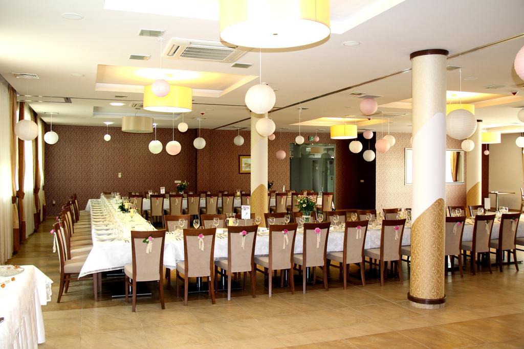 Hotel Austeria Conference & Spa Ciechocinek Buitenkant foto