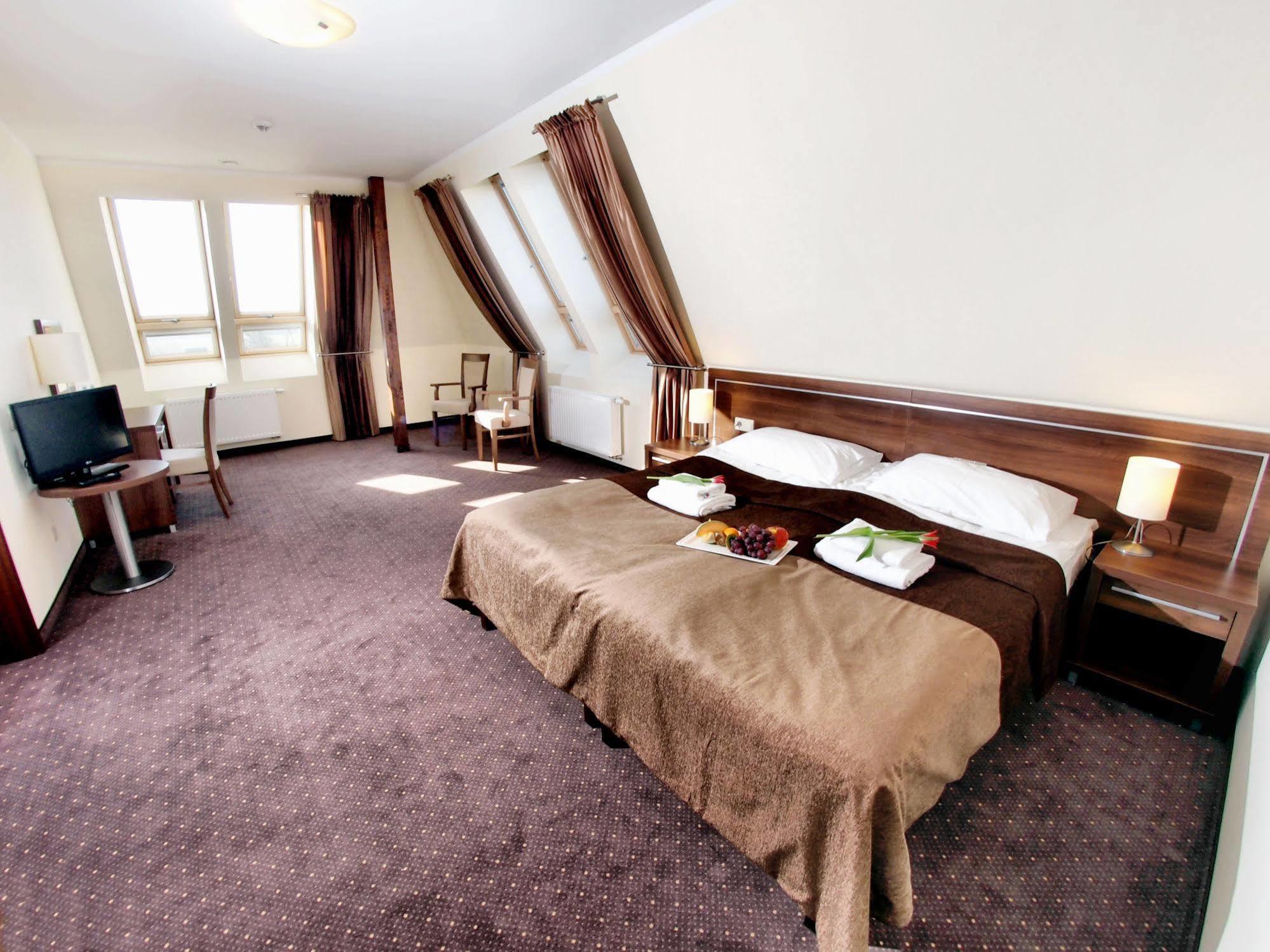 Hotel Austeria Conference & Spa Ciechocinek Buitenkant foto